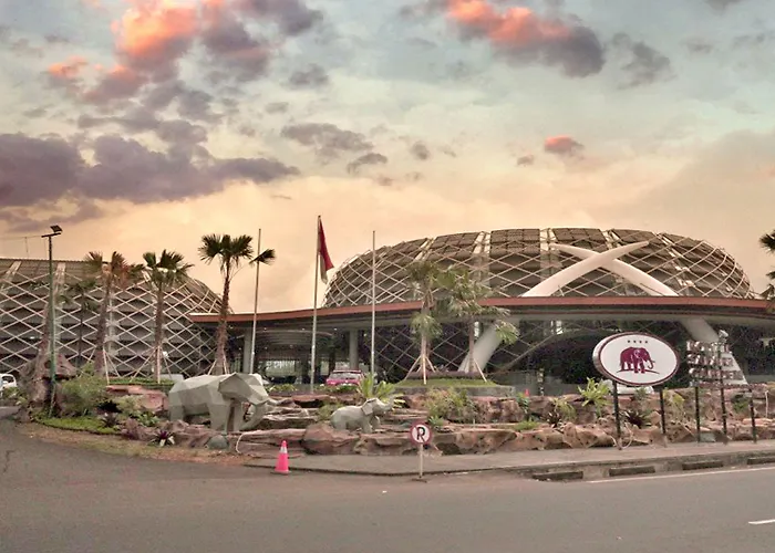 Royal Safari Garden Resort & Convention Cisarua